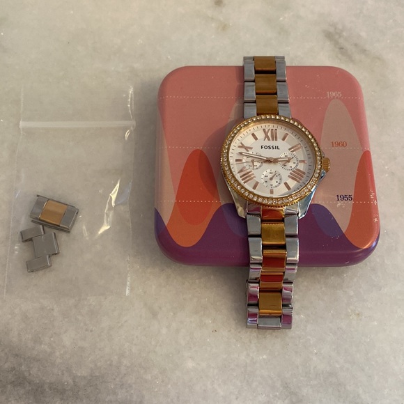 Fossil Women’s Stainless Steel & Rose Gold Tone “Cecile” Chronograph Movement. - Picture 2 of 5